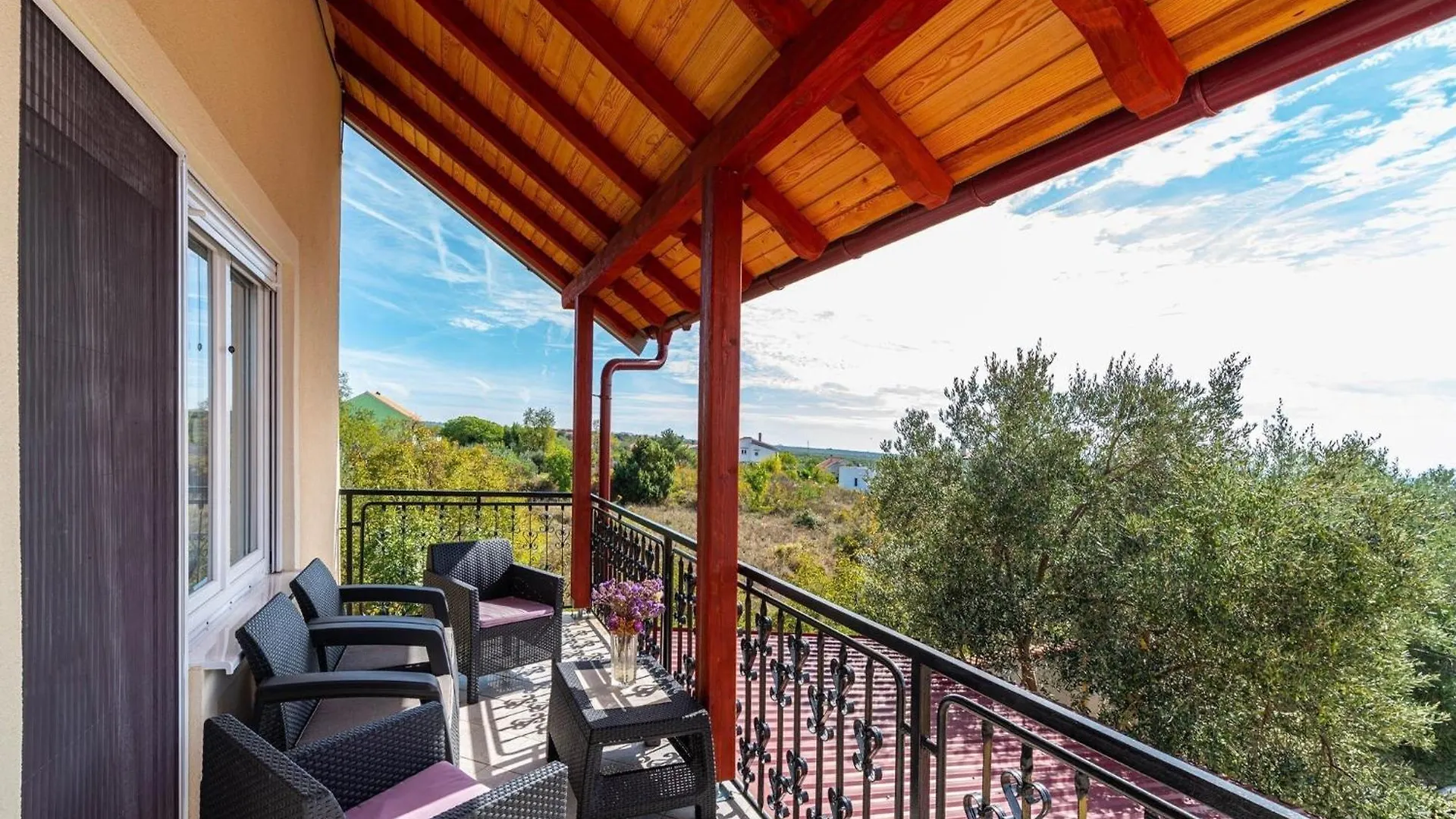 Five Bedroom Villa Задар