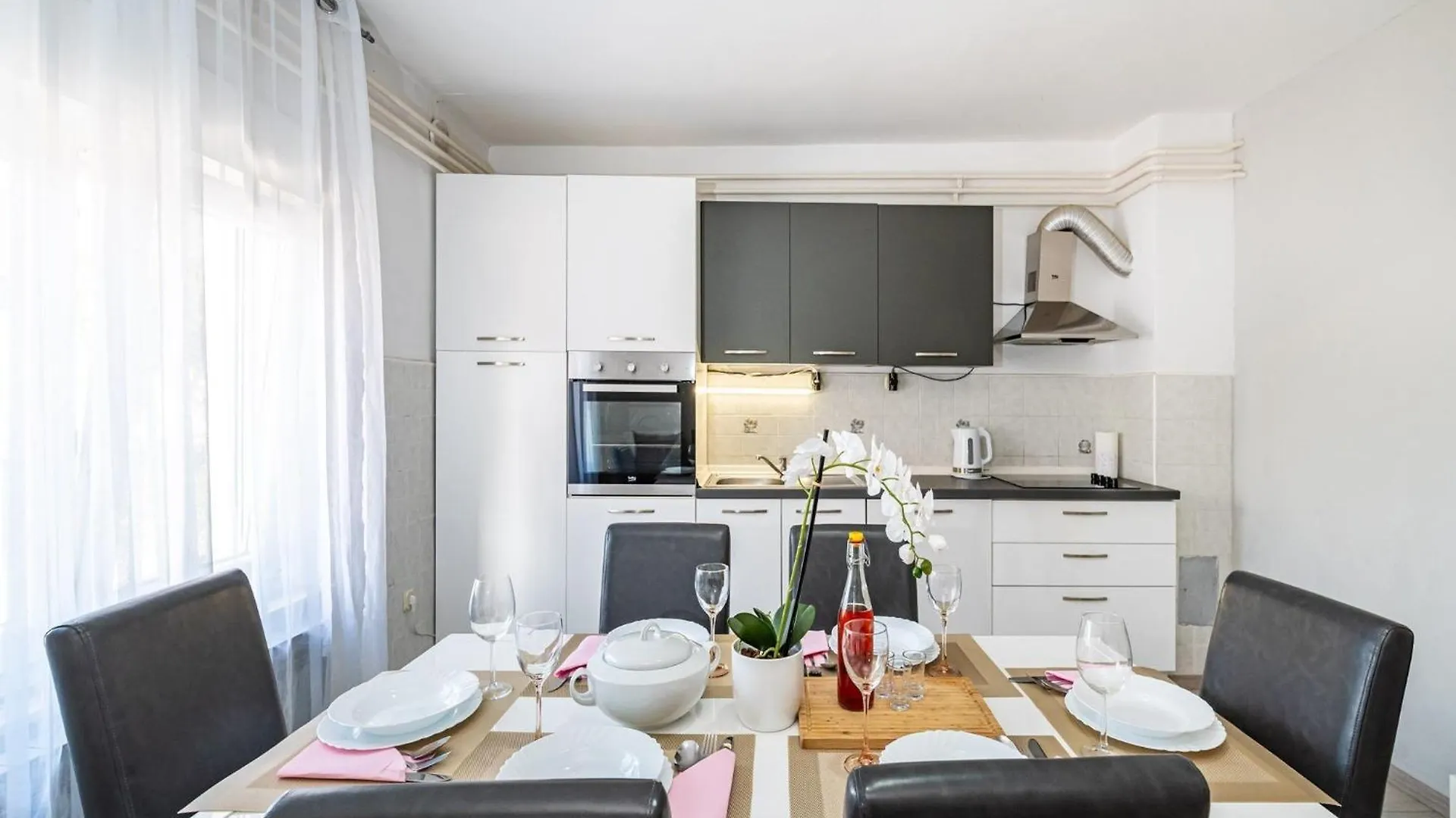Five Bedroom Villa Задар 0*,