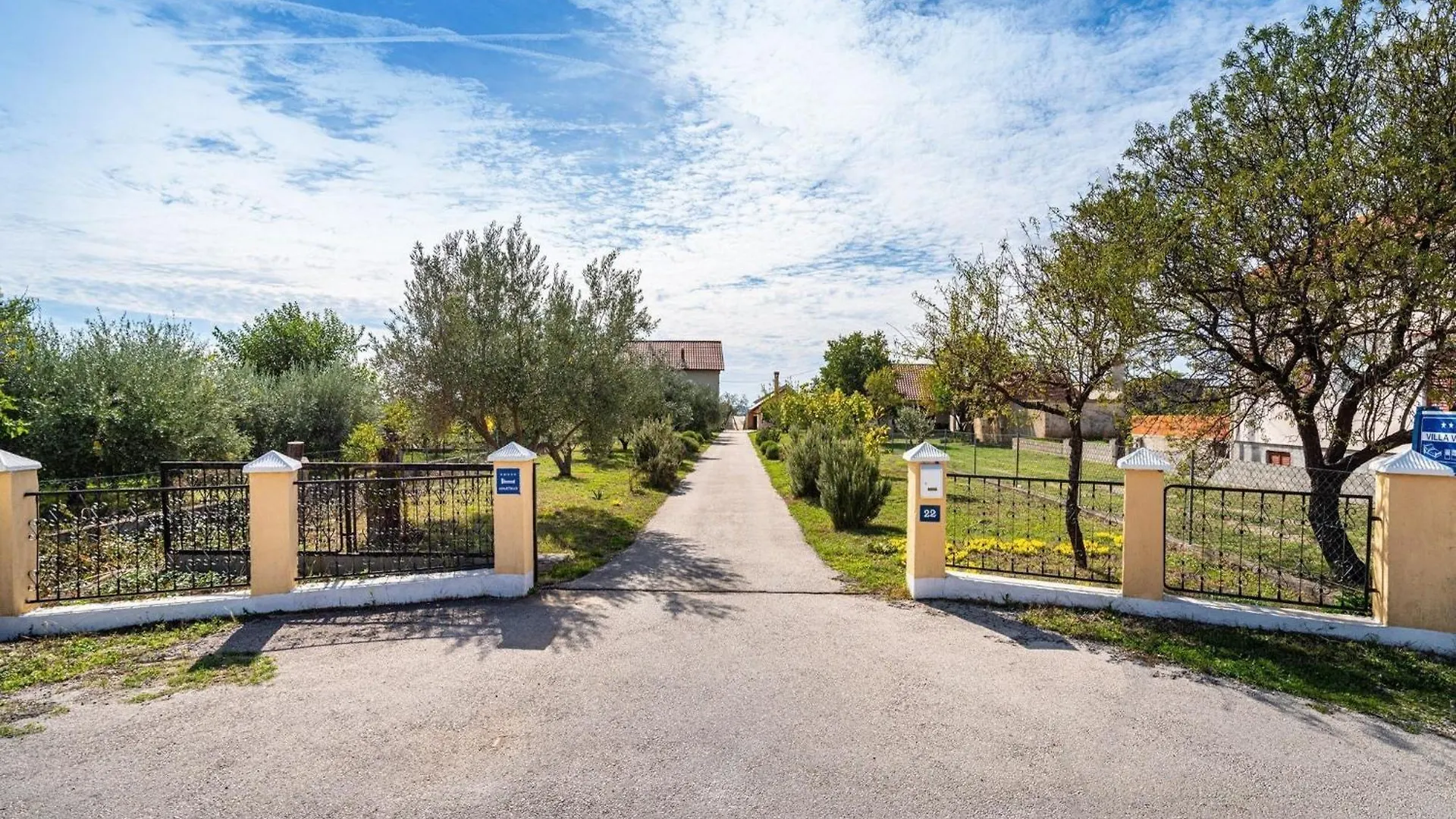 Five Bedroom Villa Задар